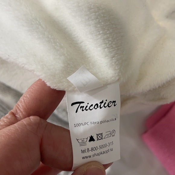 Girl’s winter hat and two scarfs set of 3 items - Picture 7 of 12